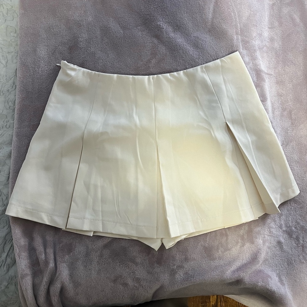 Fashion skort size medium , white / cream color. Never worn. New without tags
